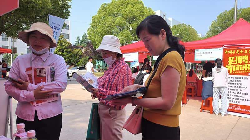 临泉华康皮肤病医院在阜阳卫校校园招聘会现场